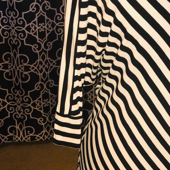 Tops - Picture 3 of 4